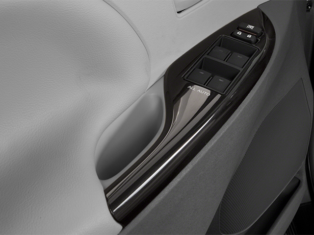 2014 TOYOTA TRUCK Sienna LE