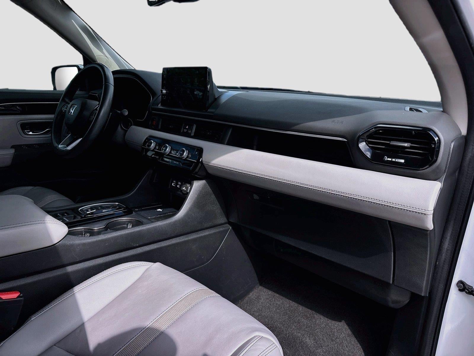 2023 Honda Pilot EX-L w/Rear Captain's Chairs