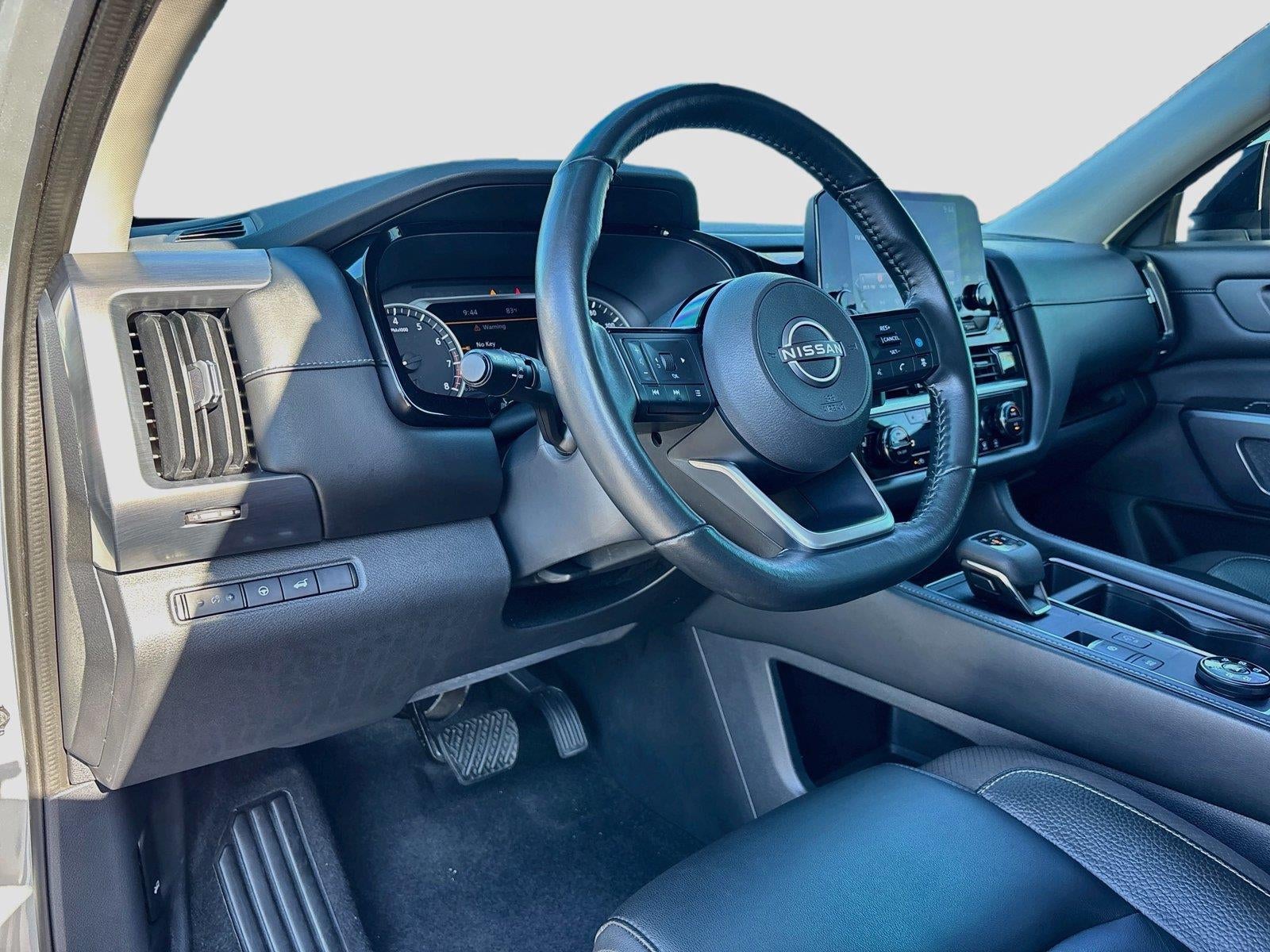 2022 Nissan Pathfinder SL