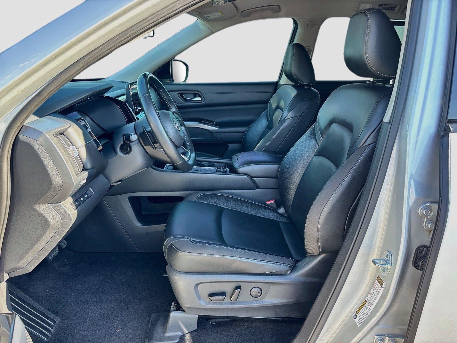 2022 Nissan Pathfinder SL