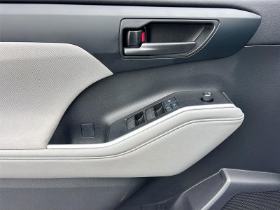 2021 Toyota Highlander LE