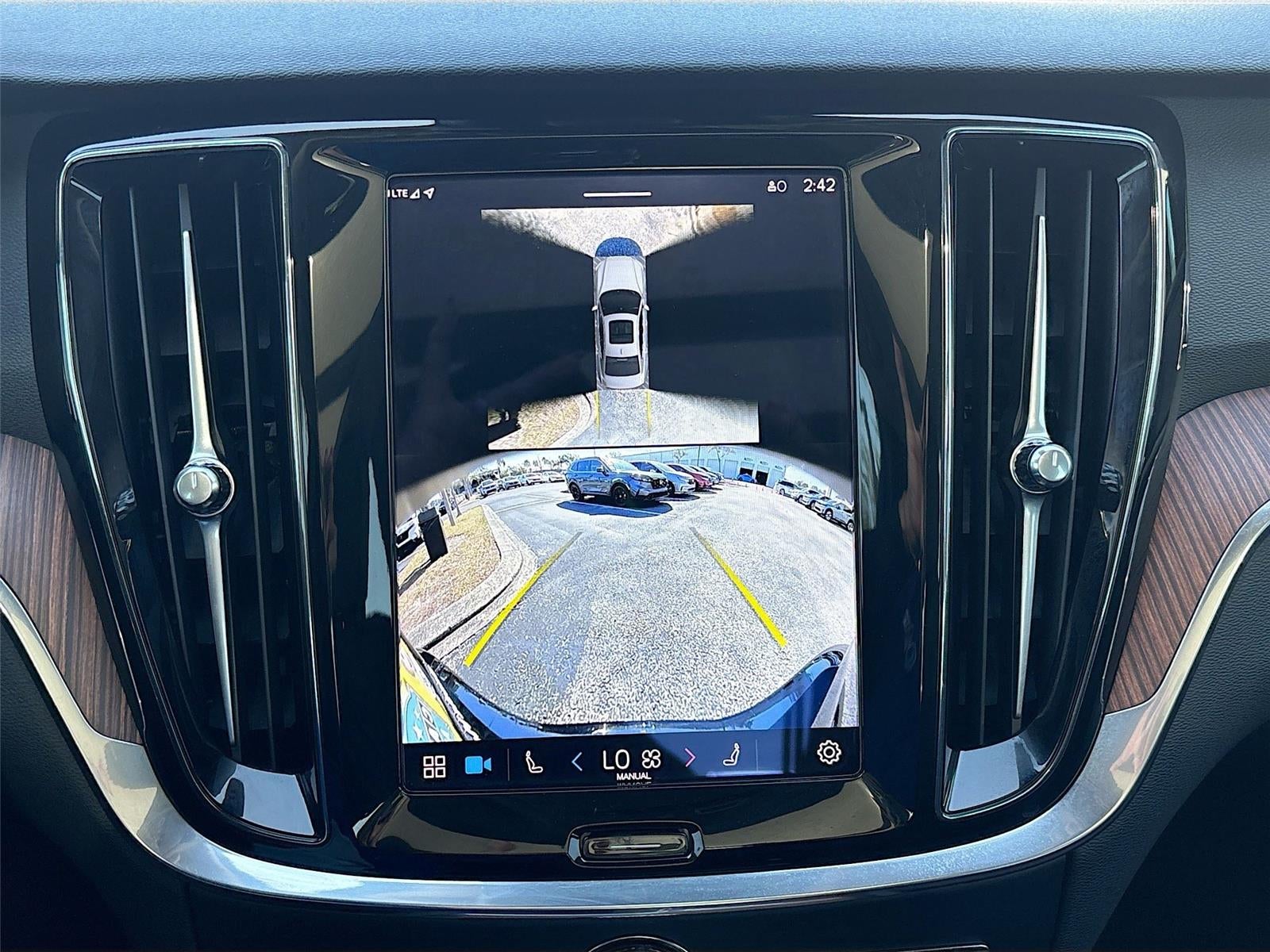 2024 Volvo S60 Plus Dark Theme