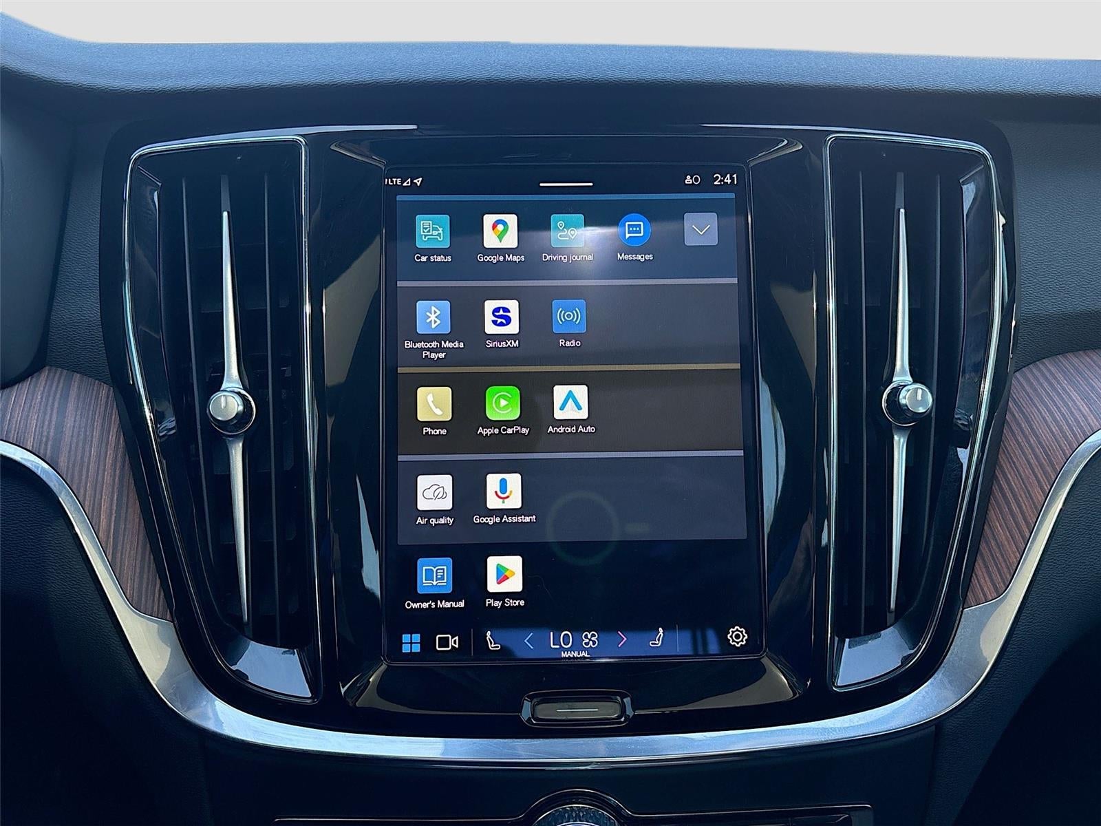 2024 Volvo S60 Plus Dark Theme