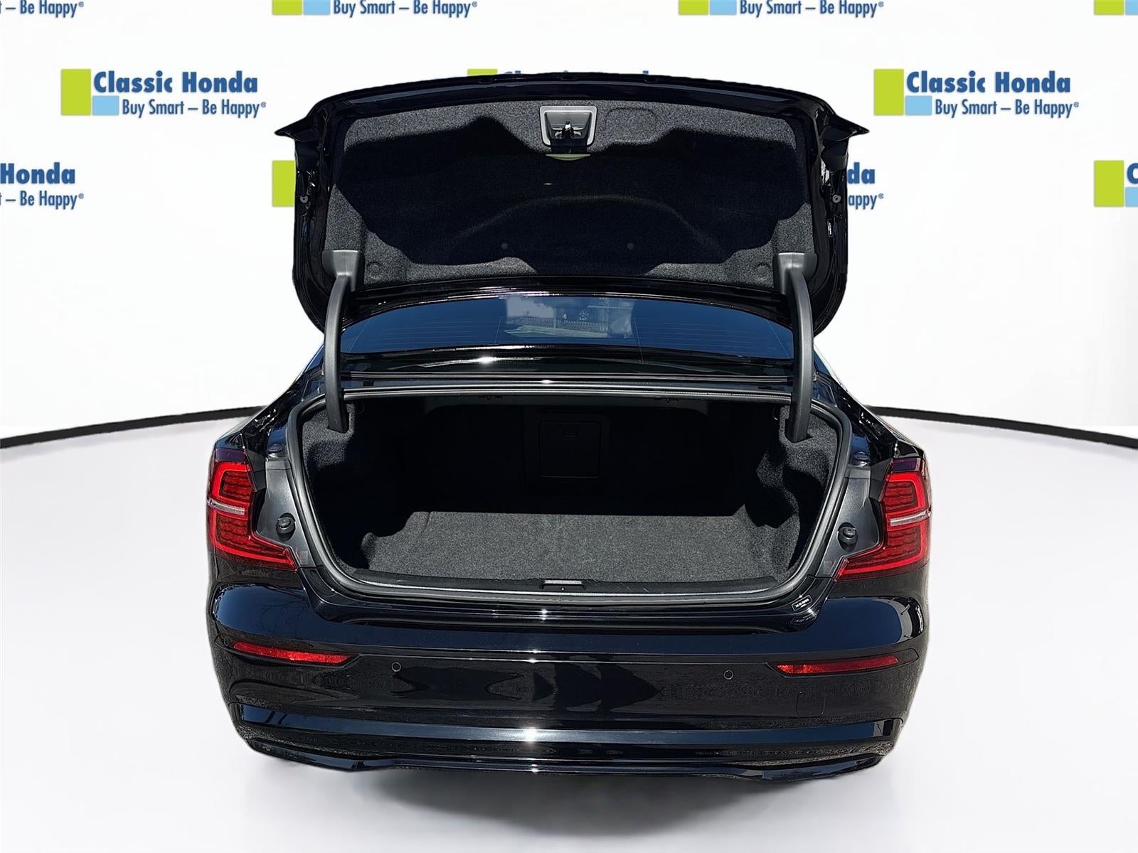 2024 Volvo S60 Plus Dark Theme