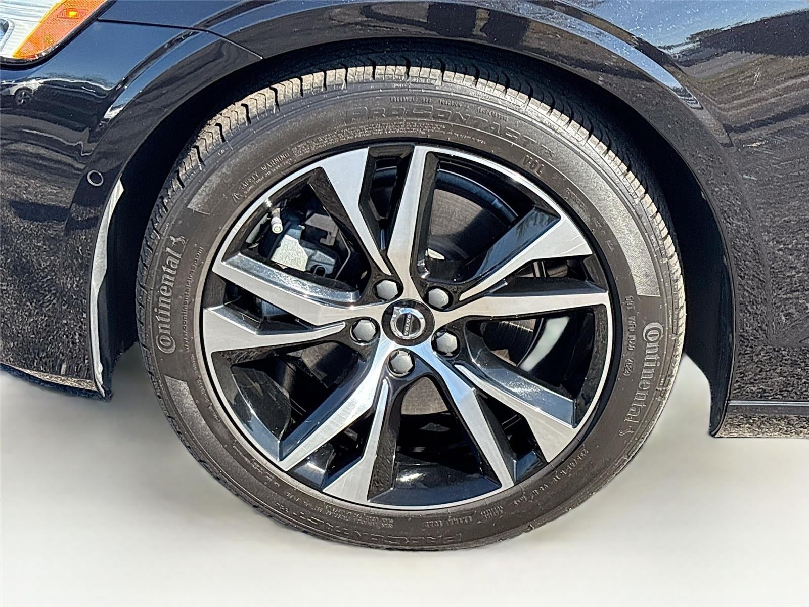 2024 Volvo S60 Plus Dark Theme