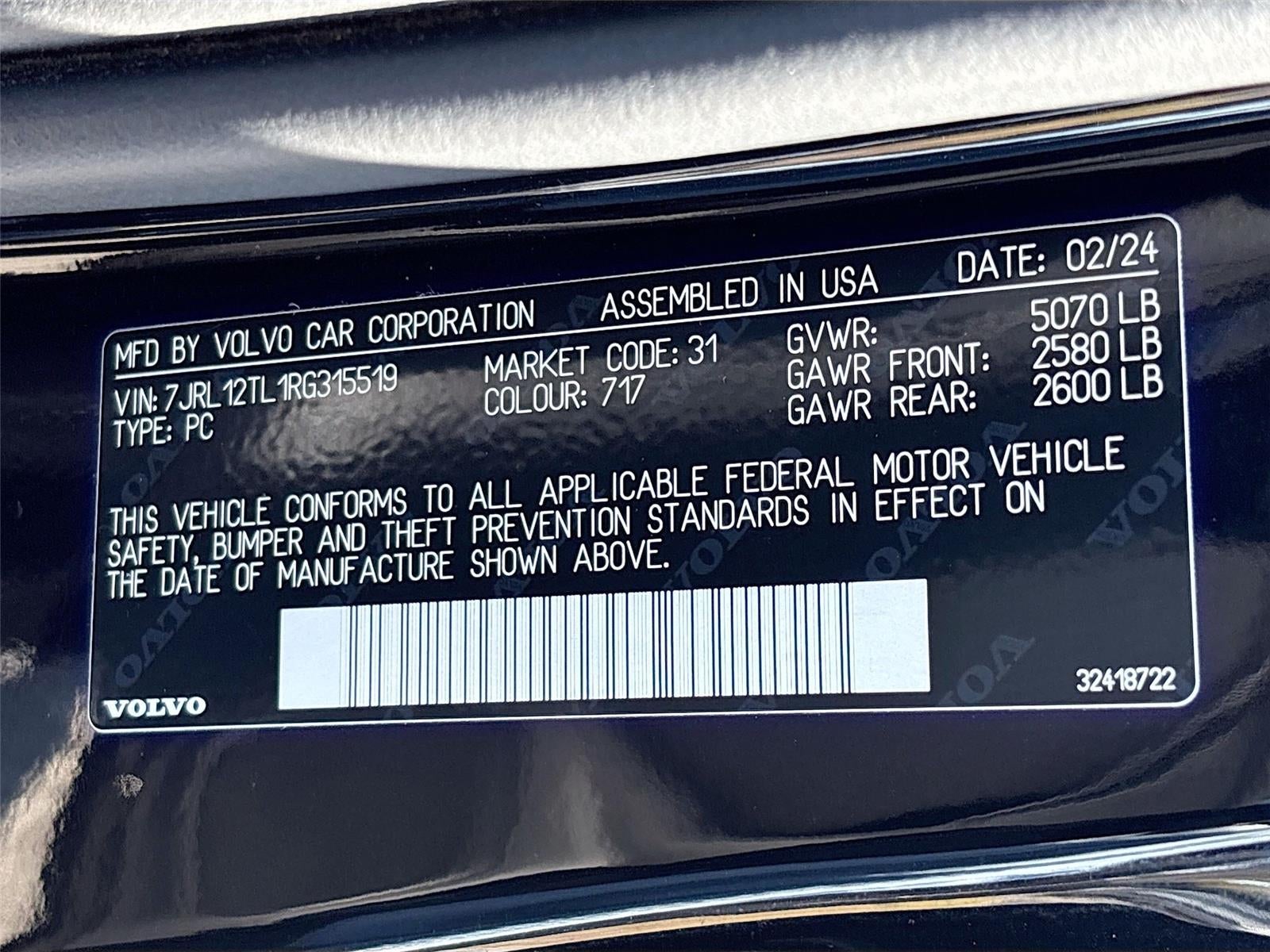 2024 Volvo S60 Plus Dark Theme