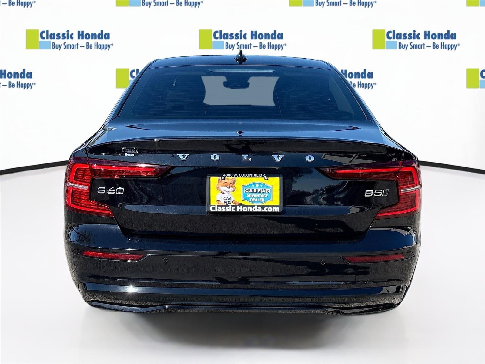 2024 Volvo S60 Plus Dark Theme