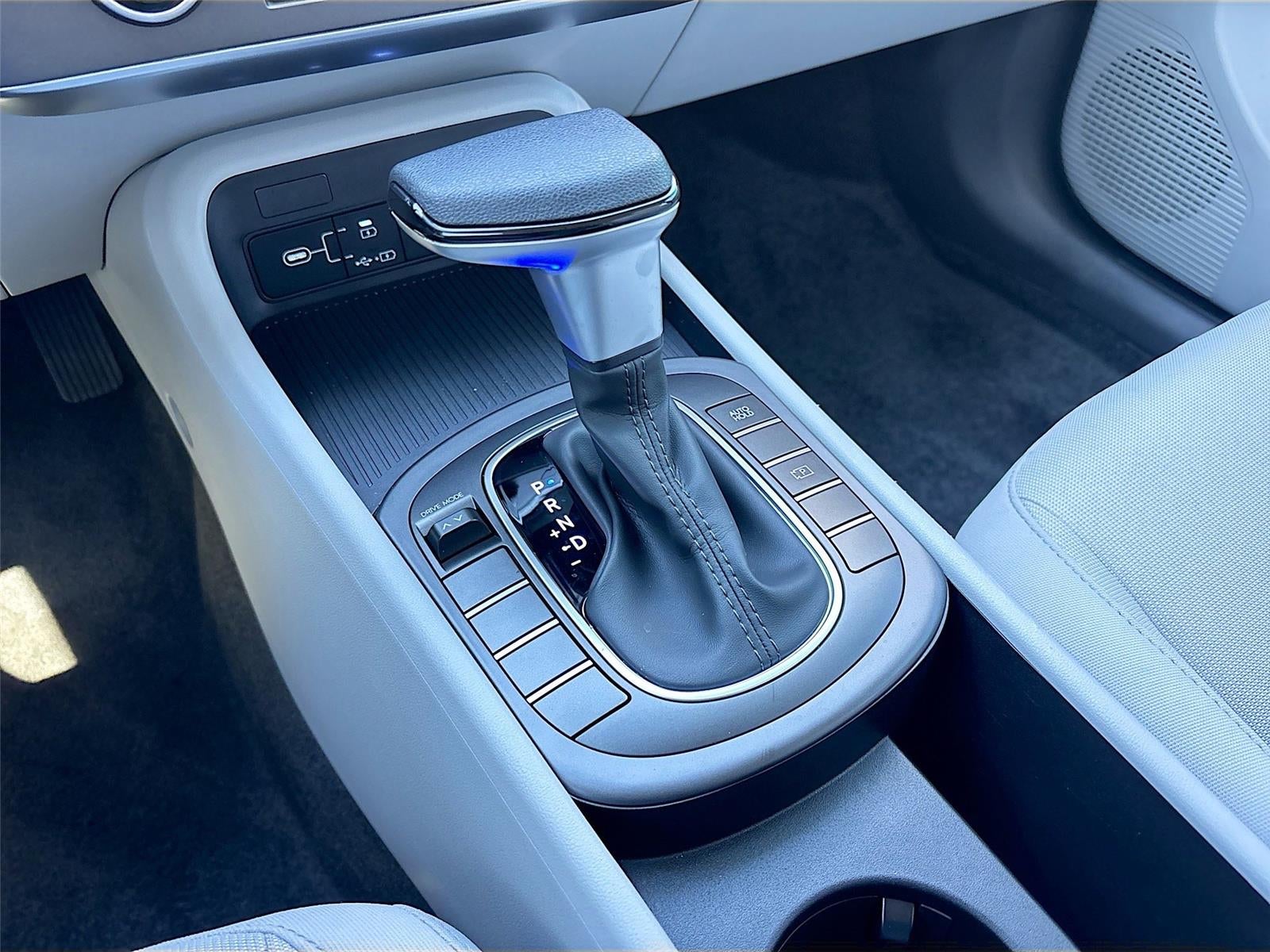 2025 Hyundai KONA SE