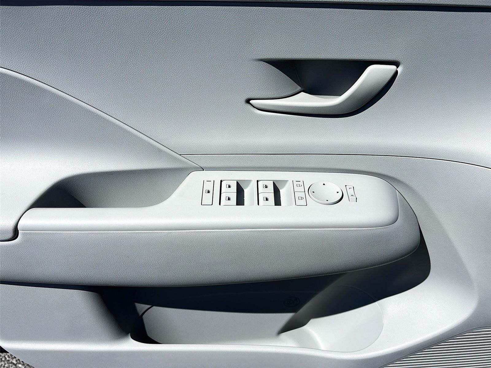 2025 Hyundai KONA SE