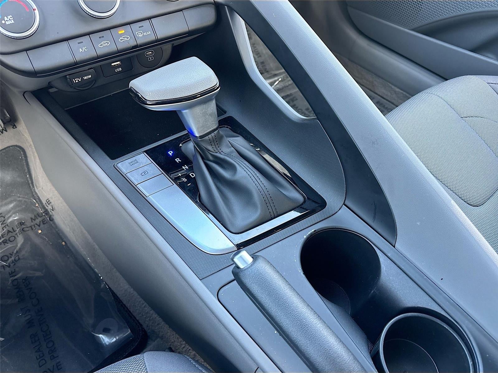 2024 Hyundai ELANTRA SE