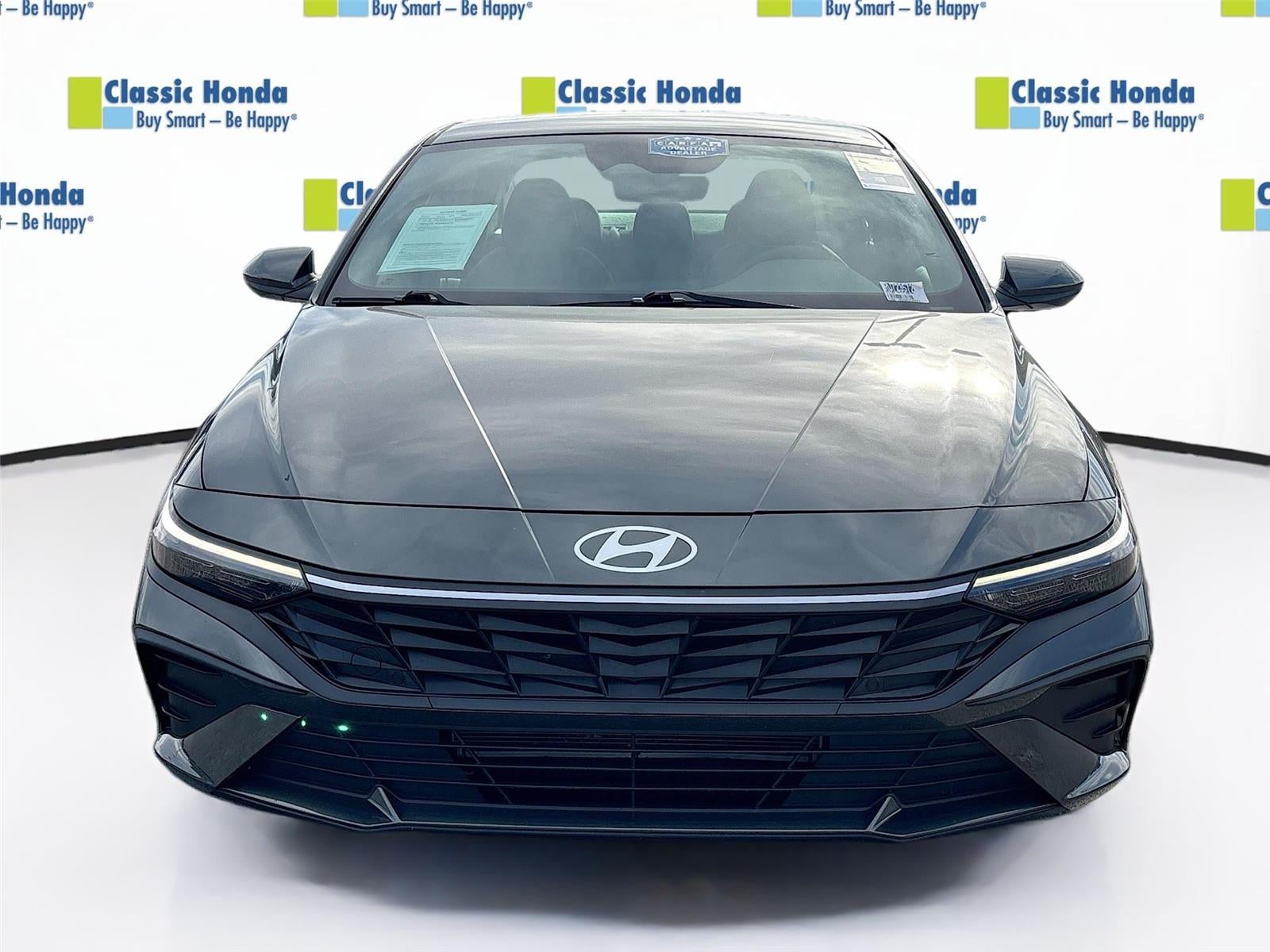 2024 Hyundai ELANTRA SE