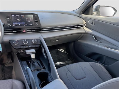 2024 Hyundai ELANTRA SE