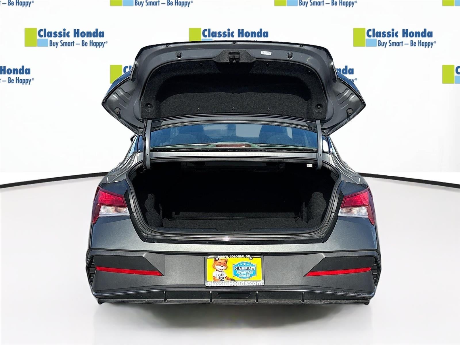 2024 Hyundai ELANTRA SE