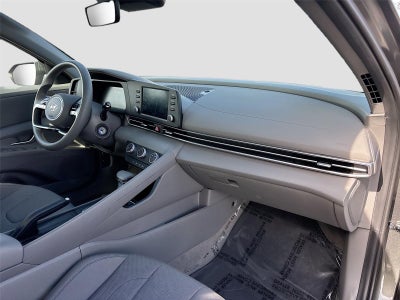 2024 Hyundai ELANTRA SE