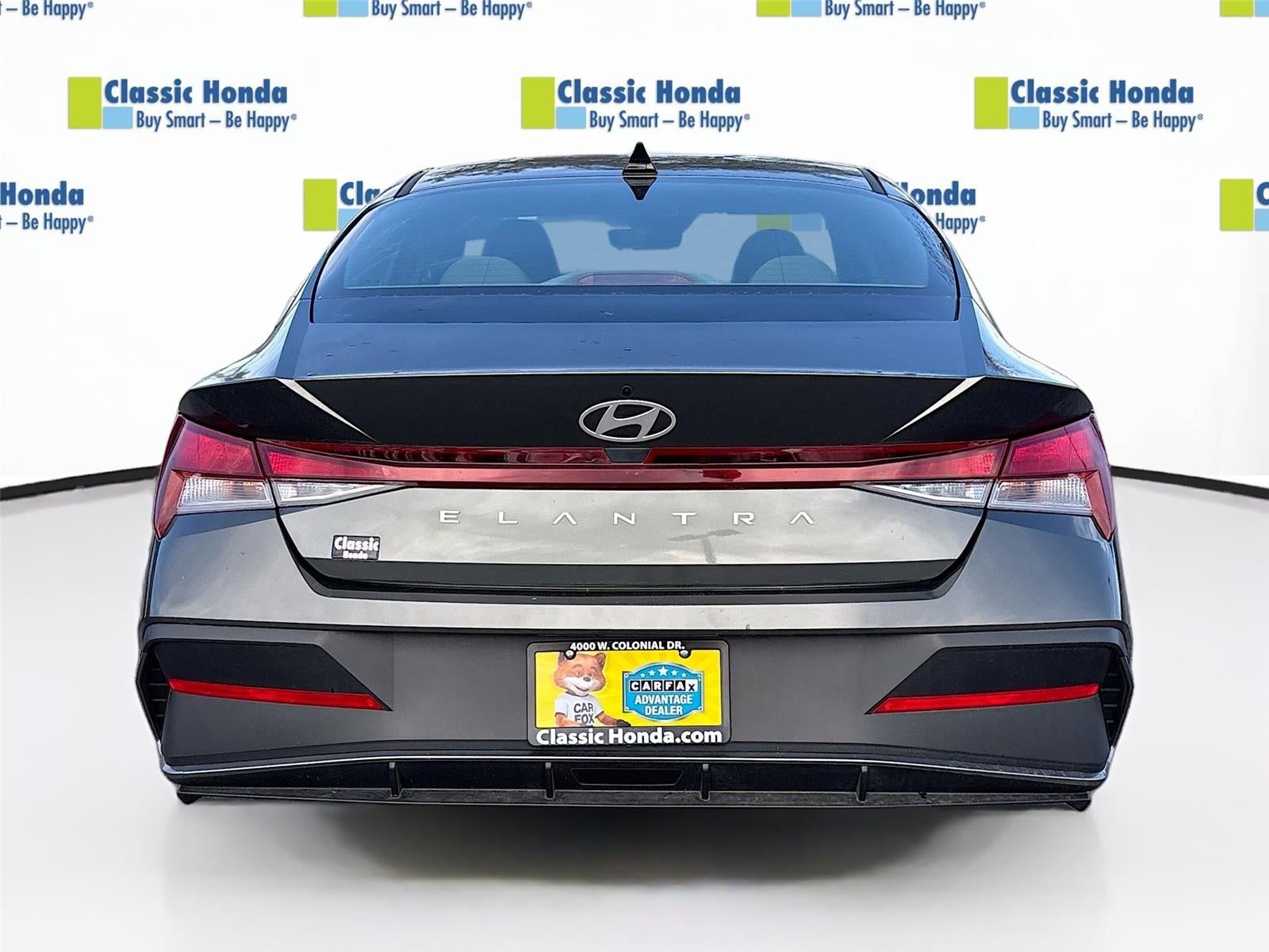2024 Hyundai ELANTRA SE