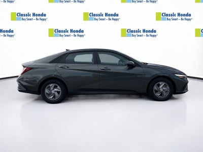 2024 Hyundai ELANTRA SE