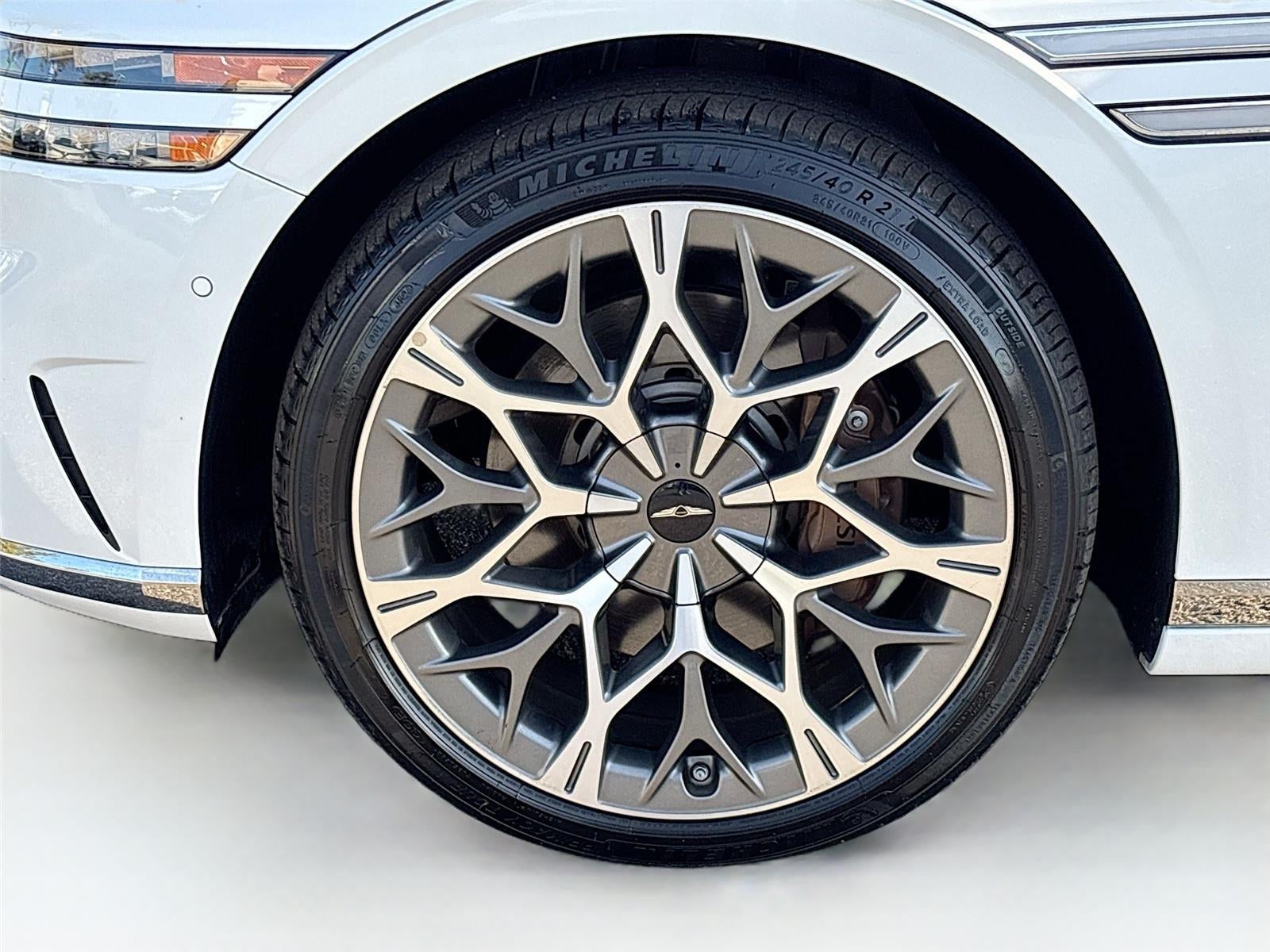 2025 Genesis G90 e-SC