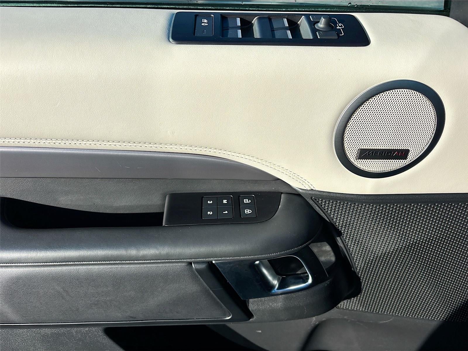 2024 Land Rover Discovery Metropolitan Edition