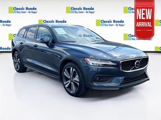 2025 Volvo V60 Cross Country Plus