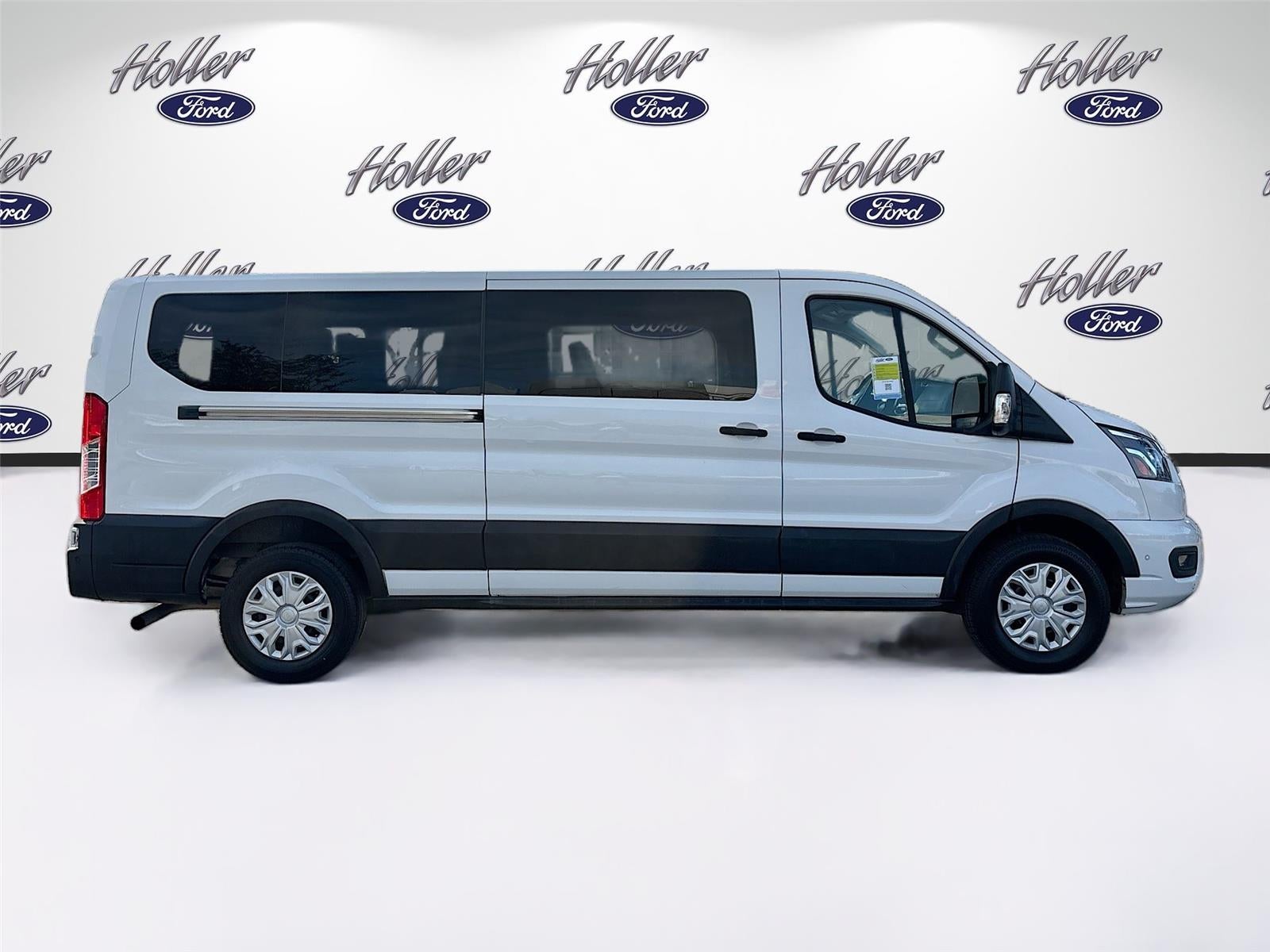2023 Ford Transit Passenger Wagon XLT