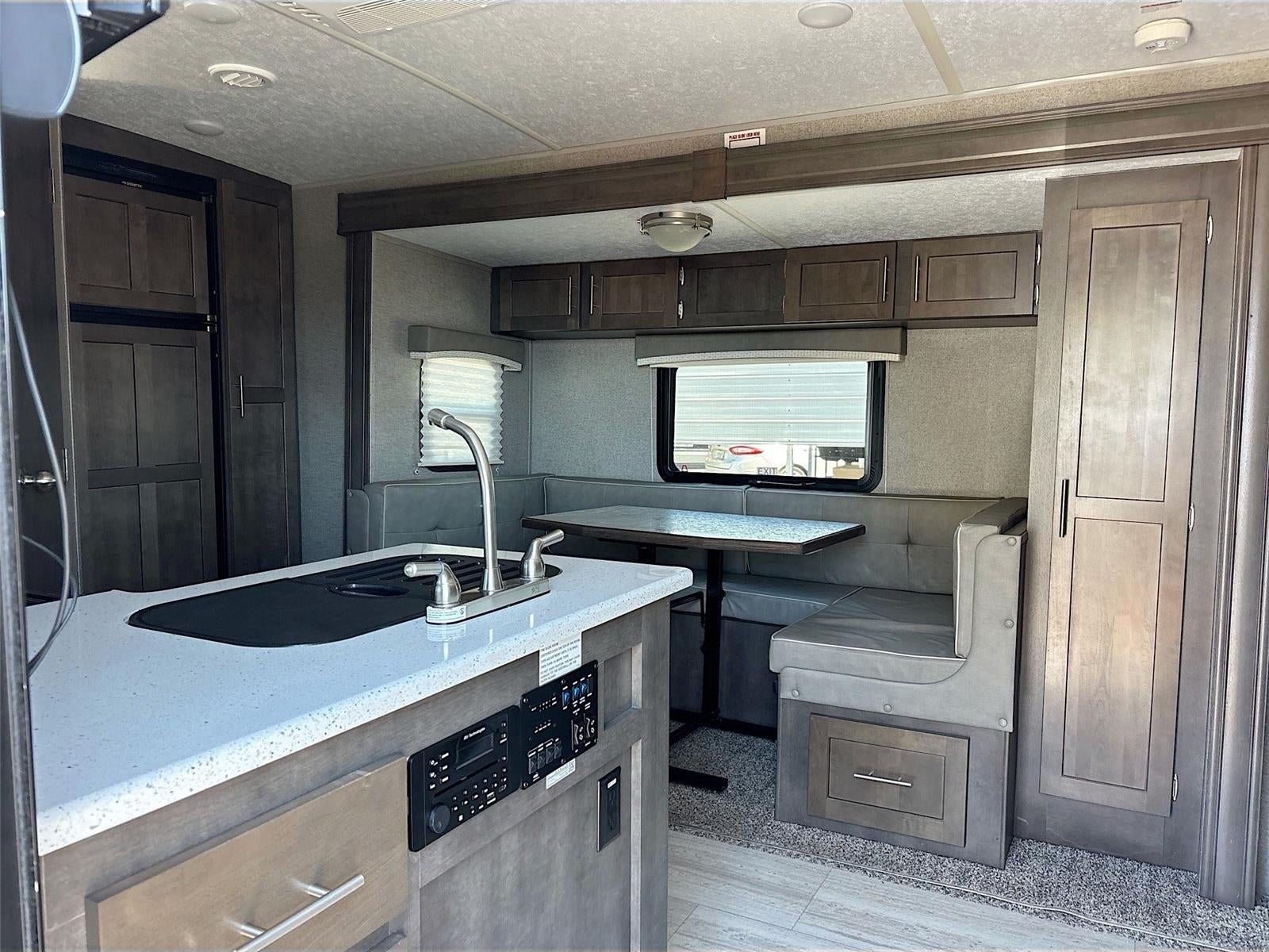 2020 ROCKWOOD TV Base