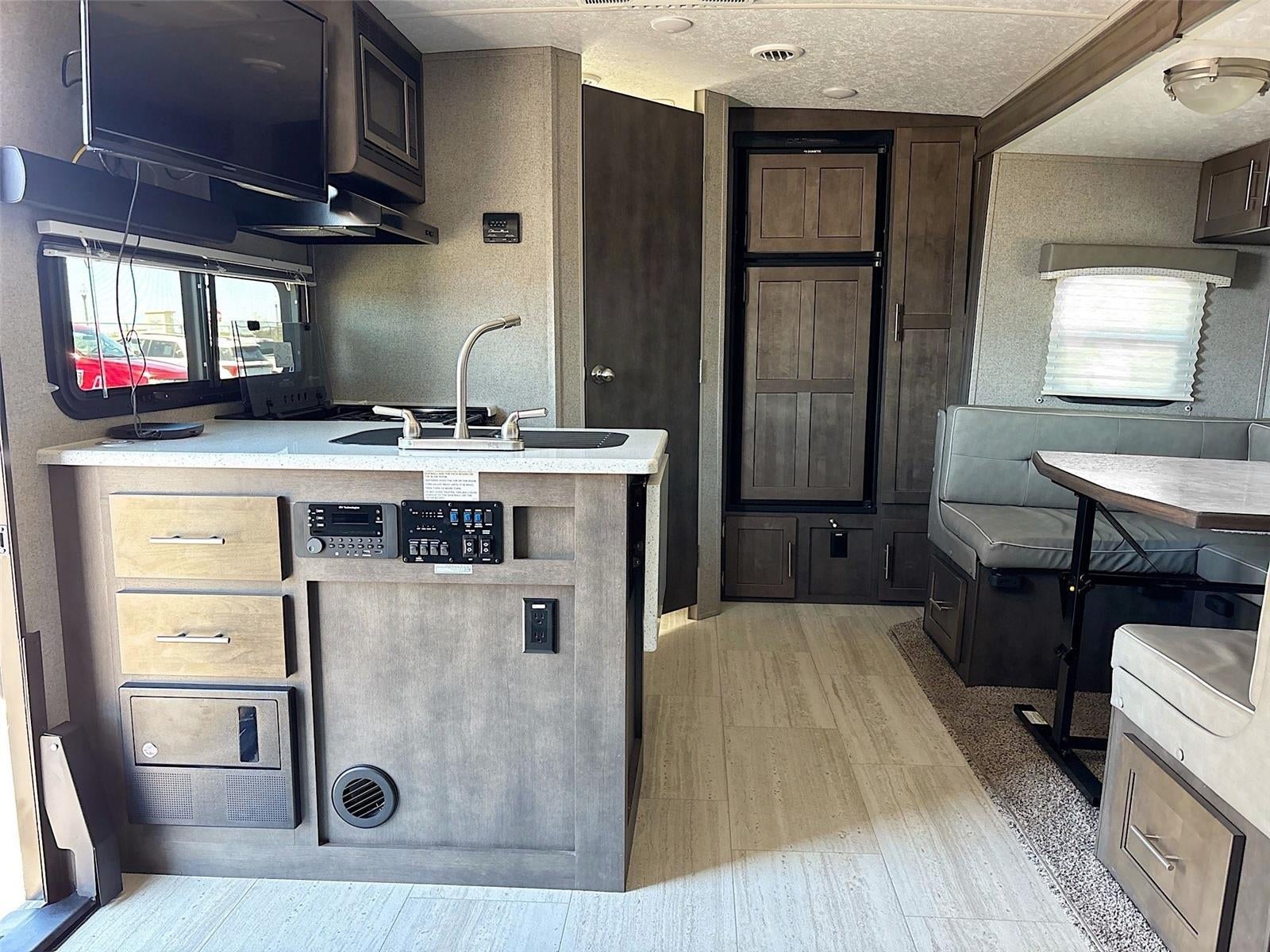 2020 ROCKWOOD TV Base