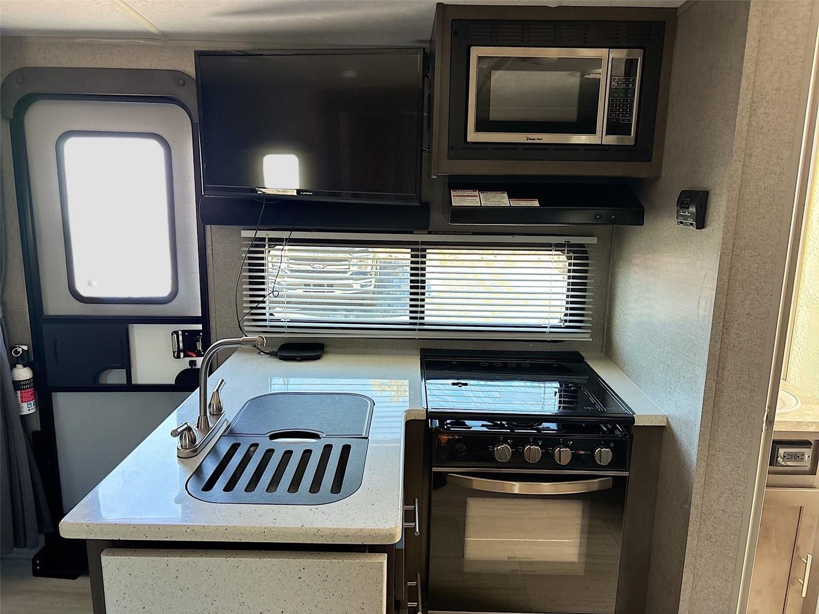 2020 ROCKWOOD TV Base