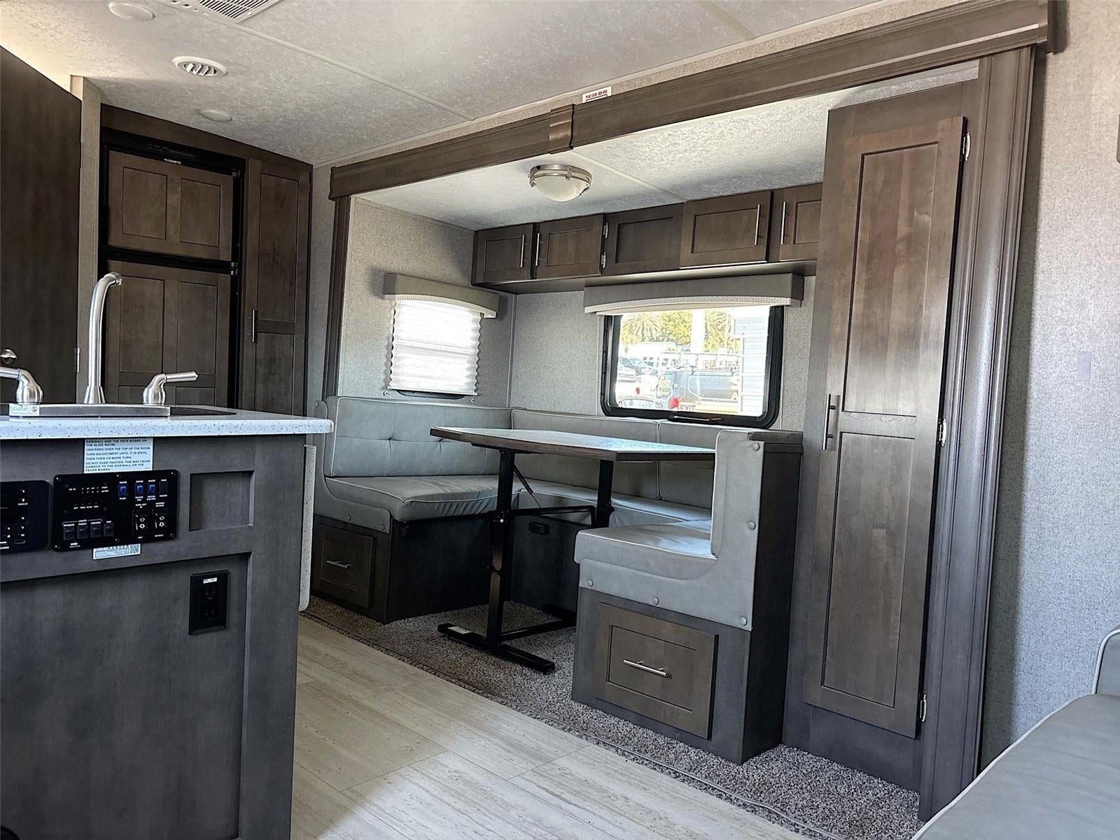 2020 ROCKWOOD TV Base