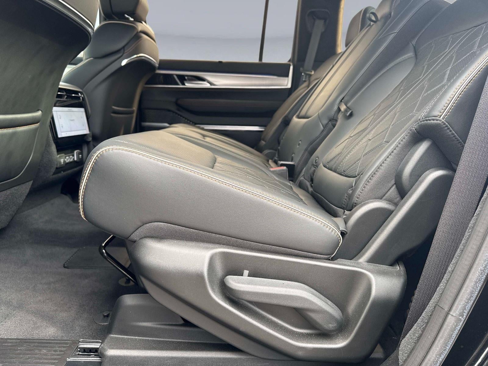 2023 Jeep Grand Wagoneer Series III