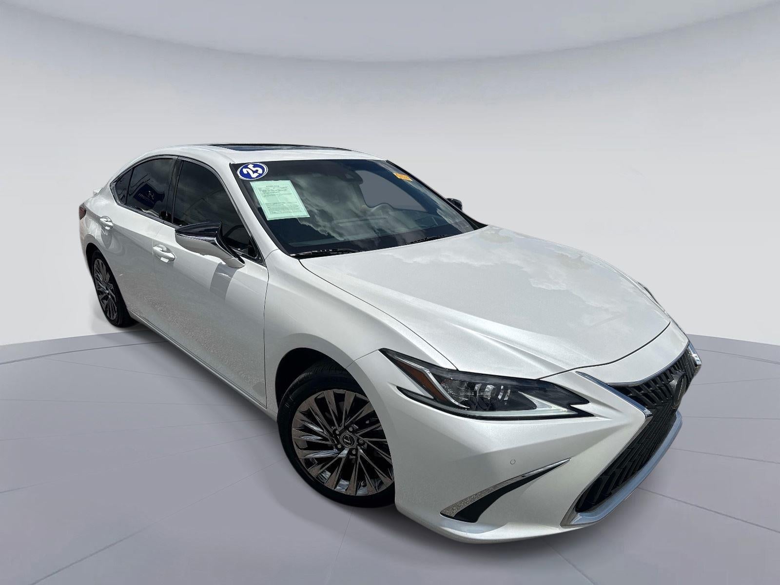 2025 Lexus ES 300h 300h Luxury's photo
