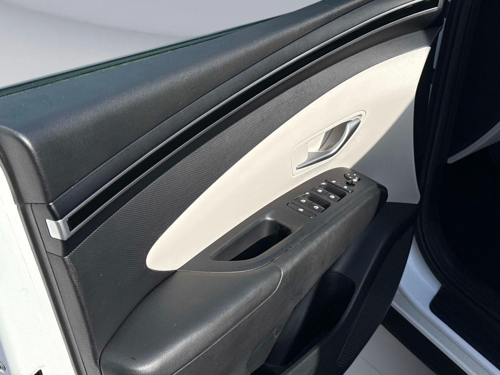 2022 Hyundai TUCSON SE