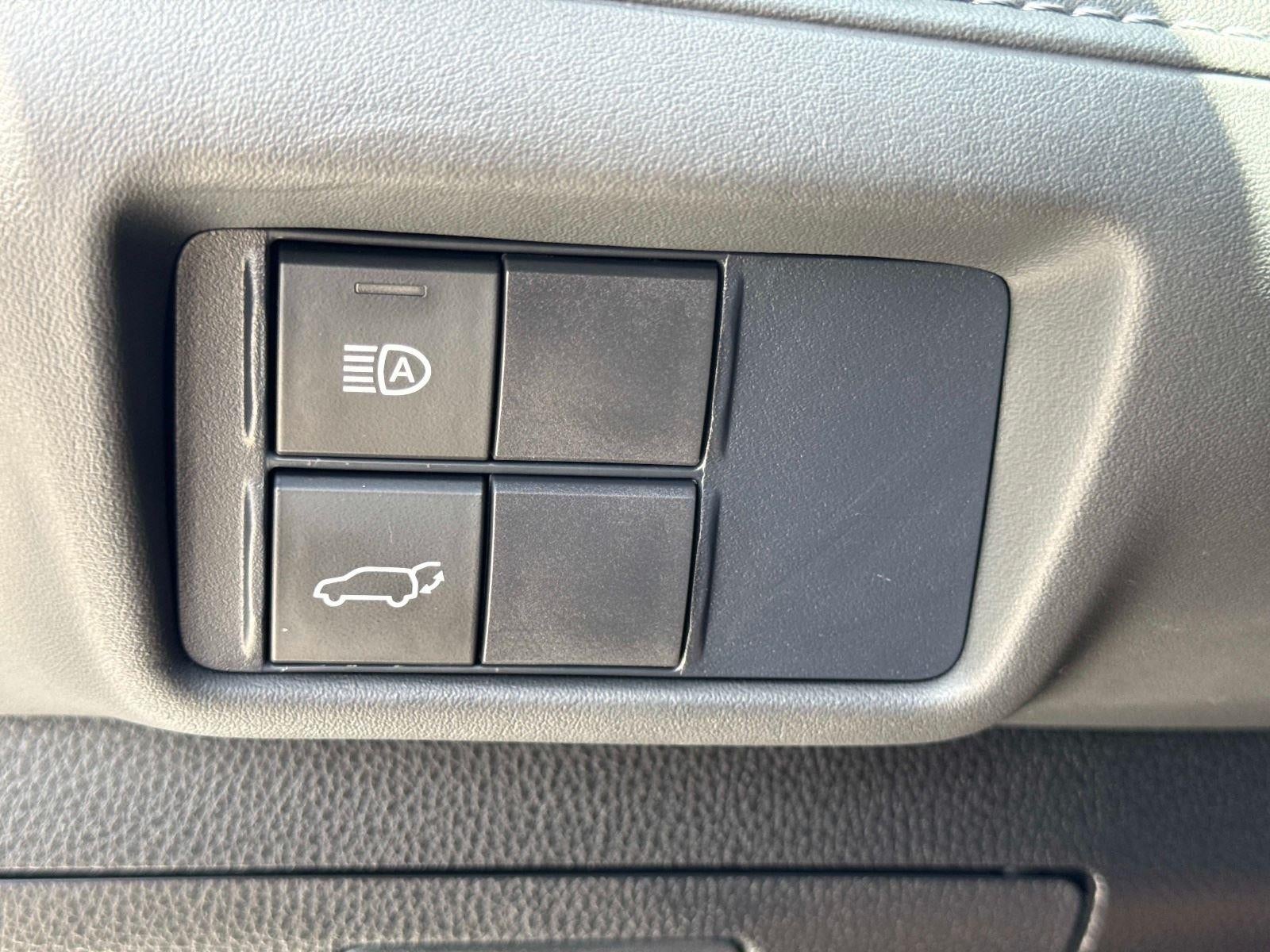 2020 Toyota Highlander LE