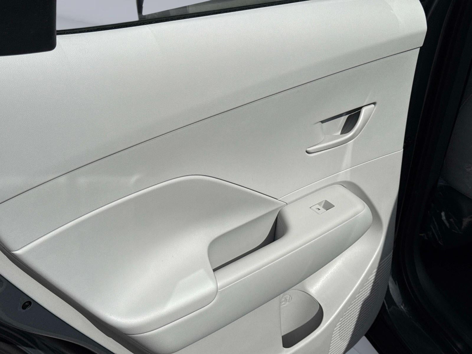 2026 Hyundai KONA SE FWD