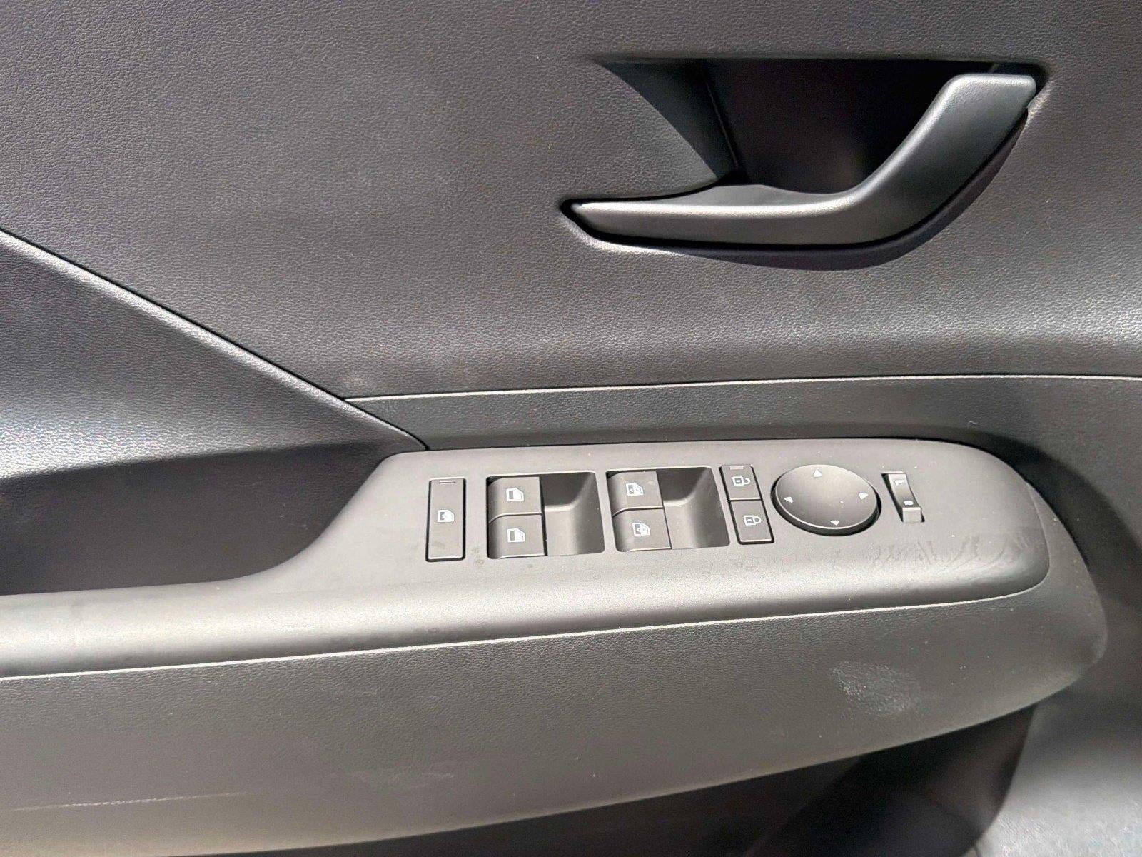 2027 Hyundai KONA SE FWD