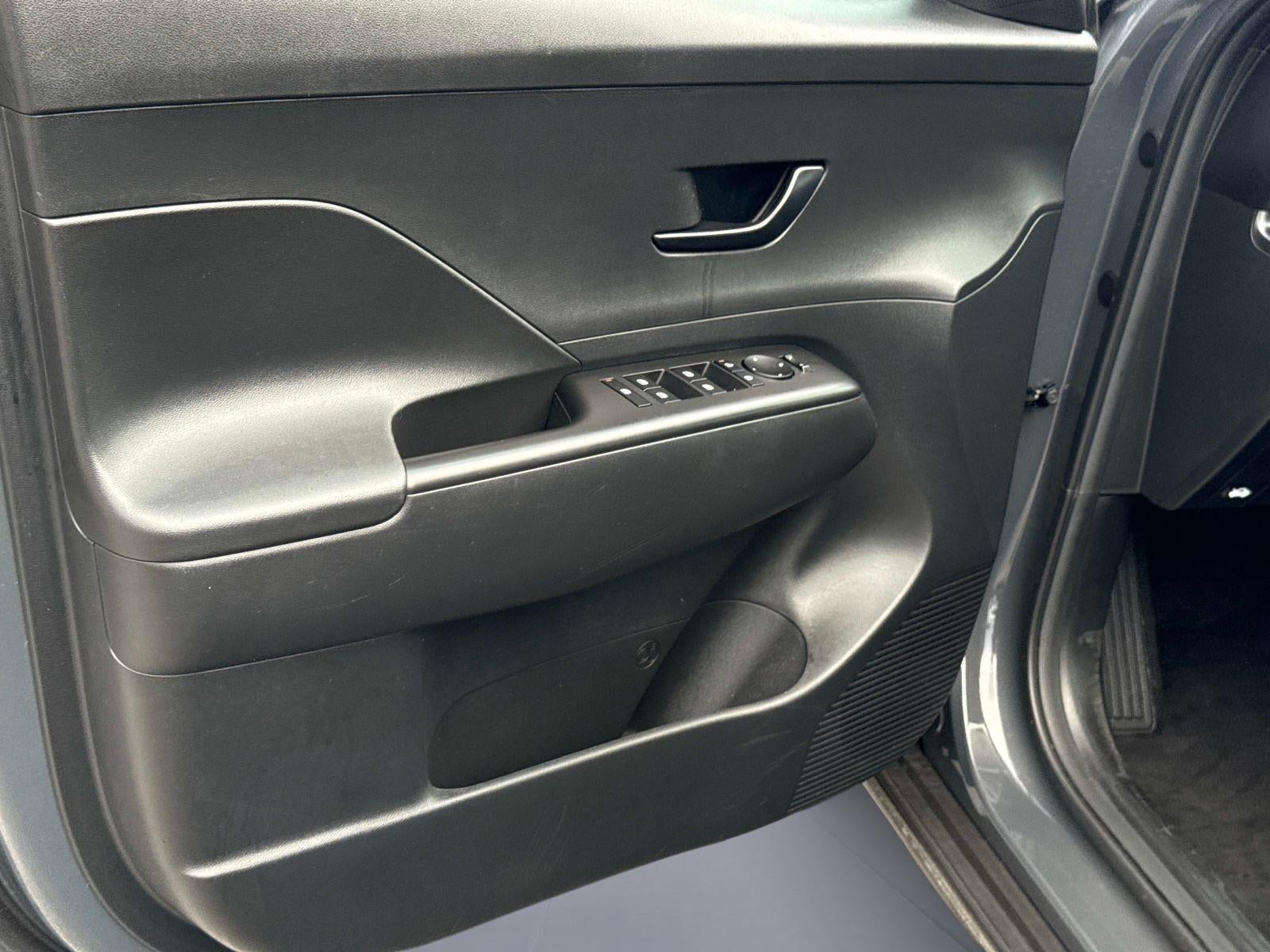 2025 Hyundai KONA SE