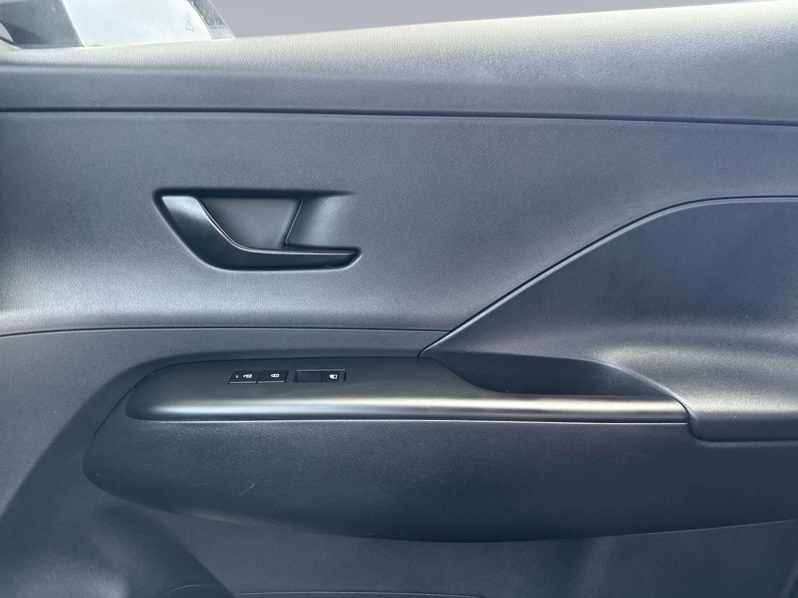 2025 Hyundai KONA SE