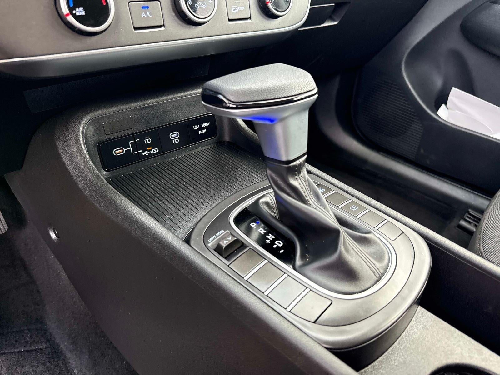 2025 Hyundai KONA SE