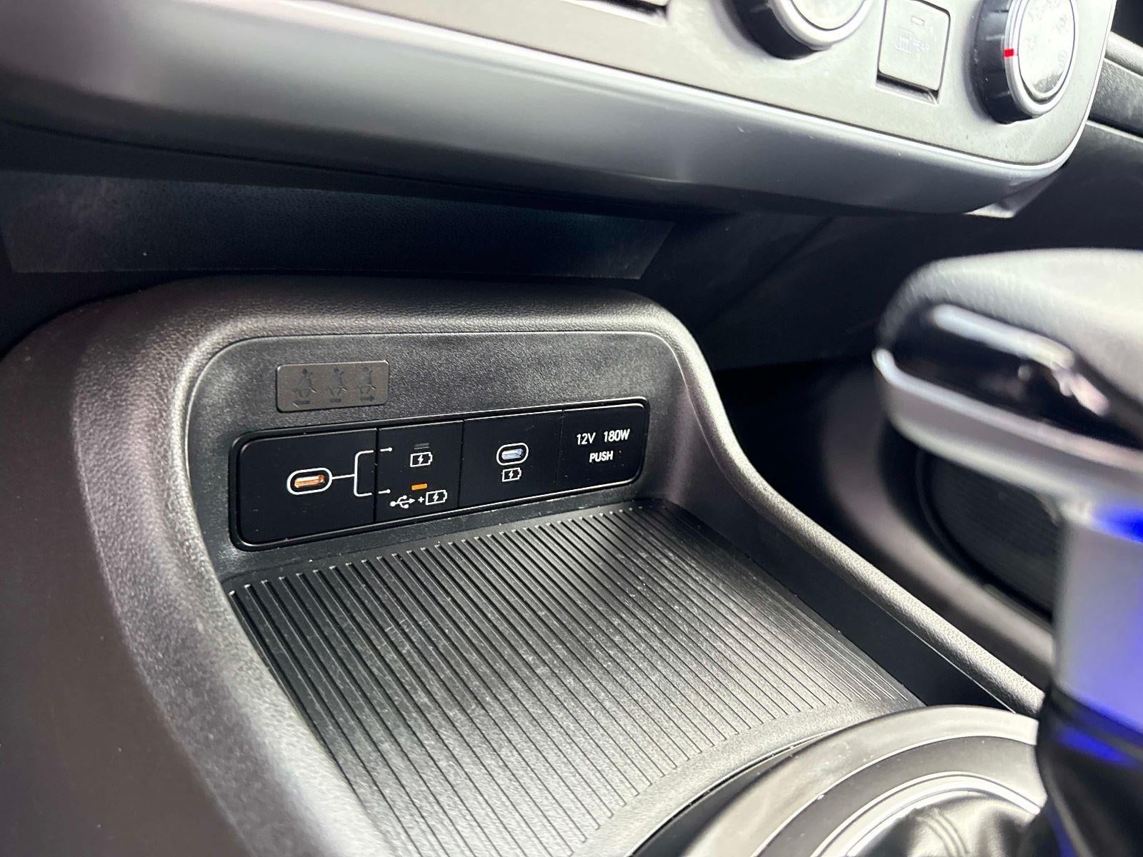 2025 Hyundai KONA SE