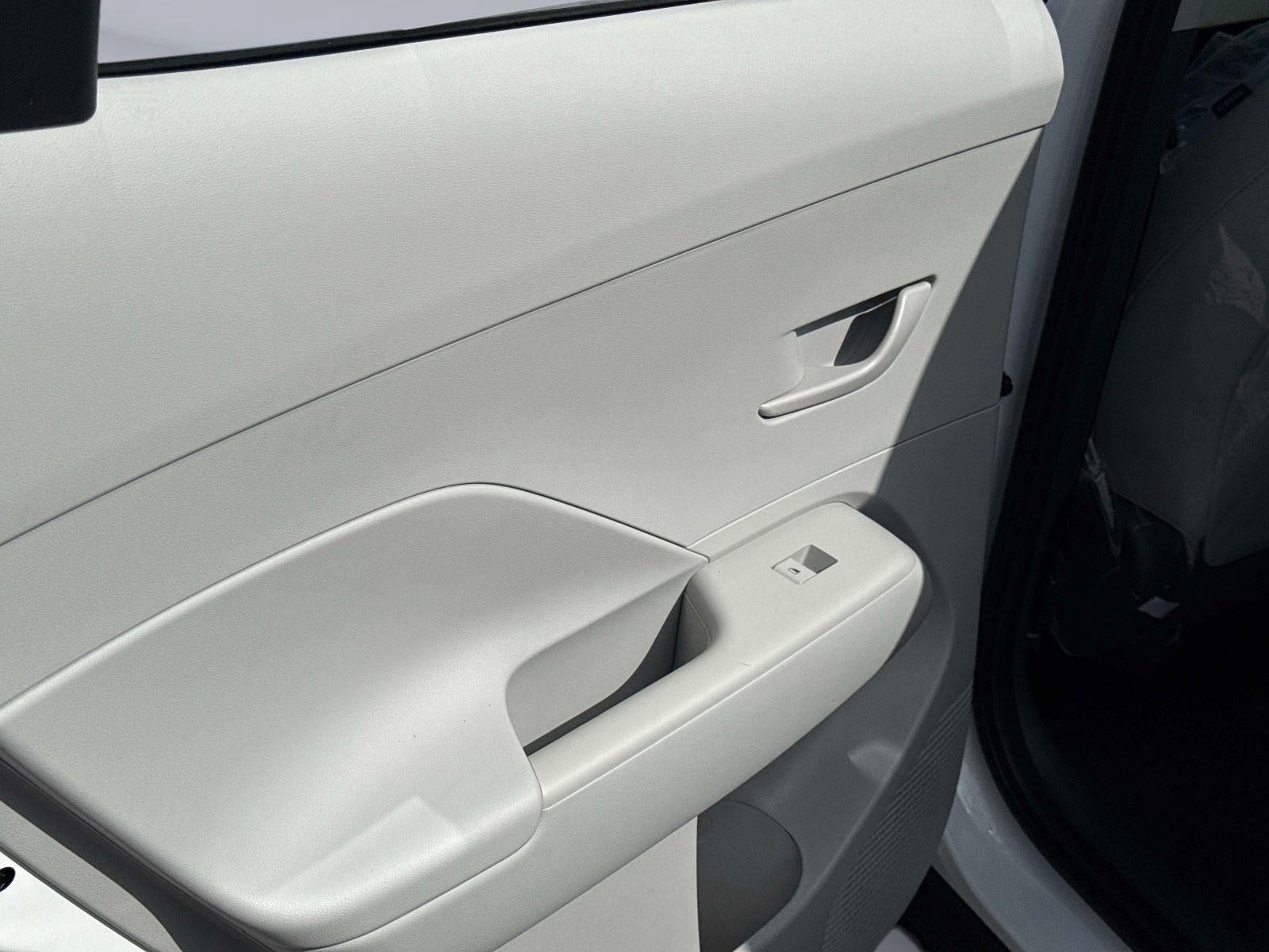 2026 Hyundai KONA SE FWD