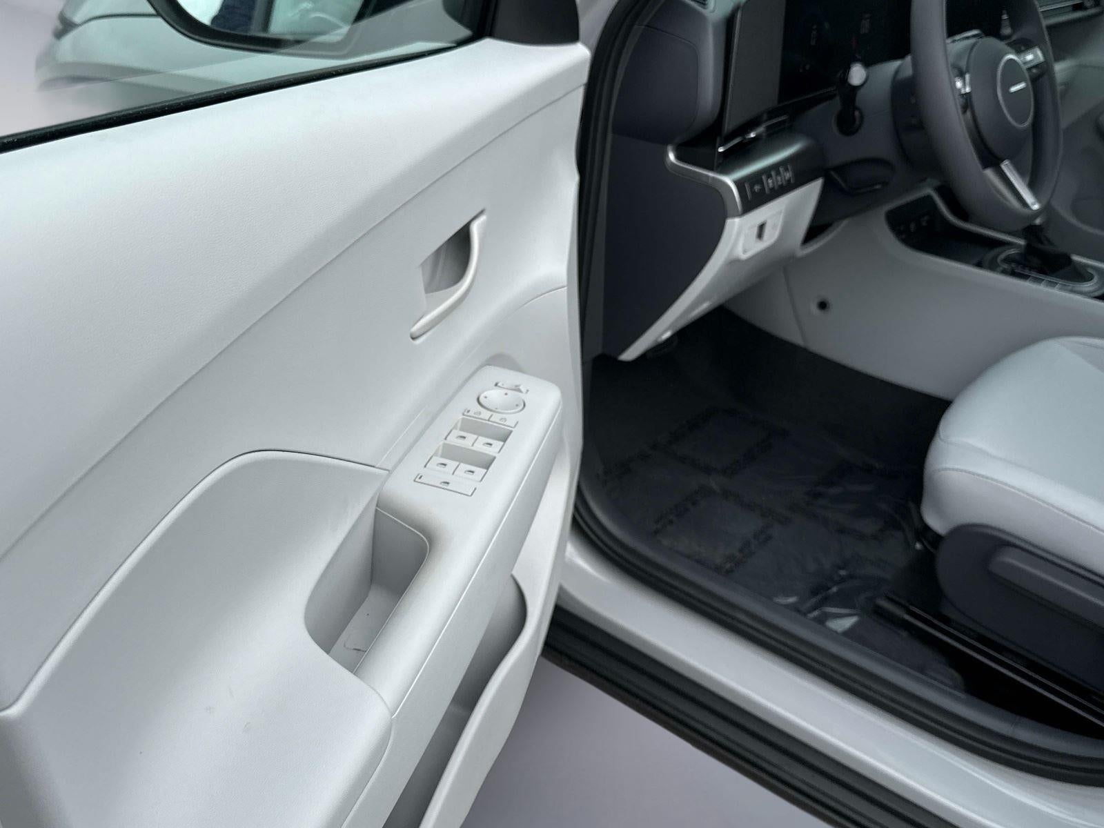 2026 Hyundai KONA SE FWD