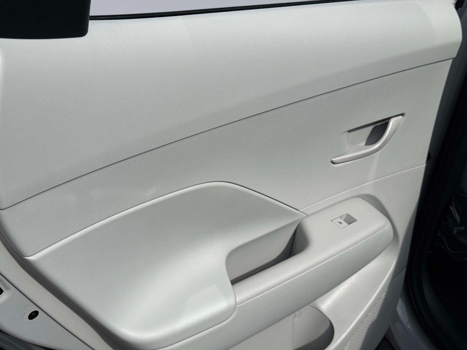 2026 Hyundai KONA SE FWD