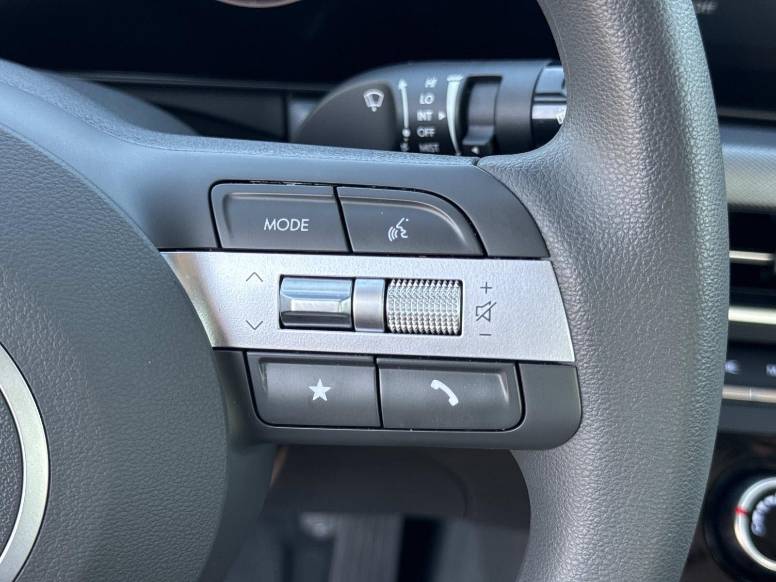 2025 Hyundai SONATA SE