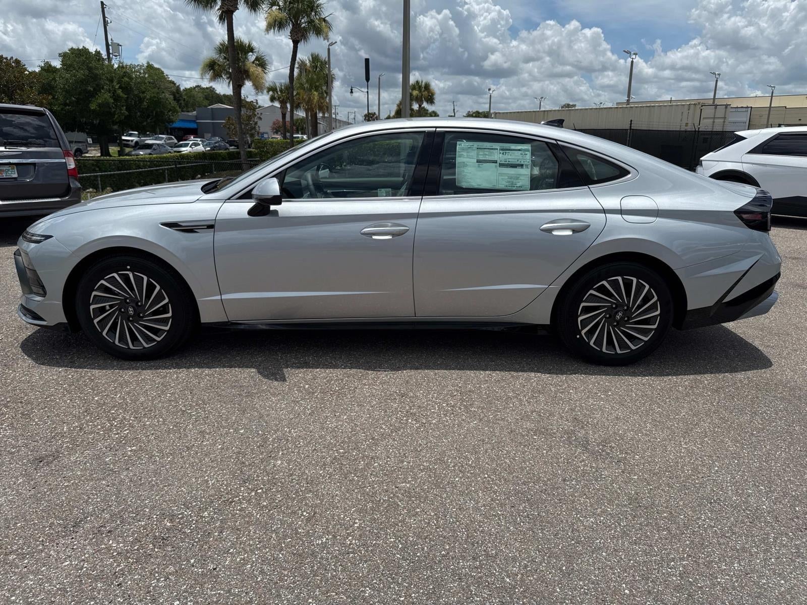 2025 Hyundai SONATA HYBRID SEL