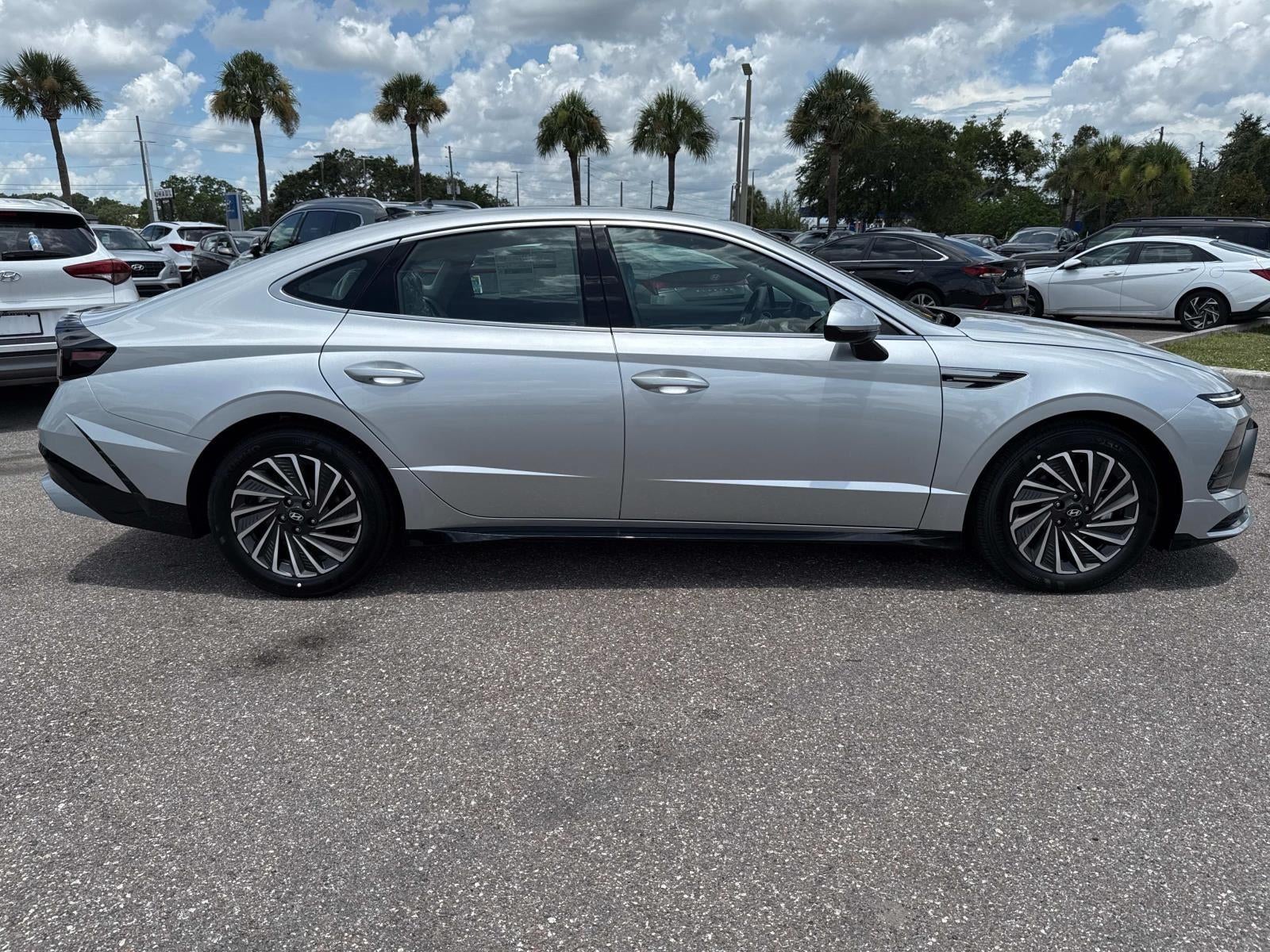 2025 Hyundai SONATA HYBRID SEL