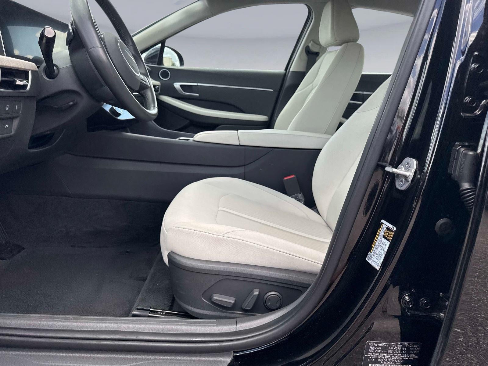 2025 Hyundai SONATA HYBRID SEL