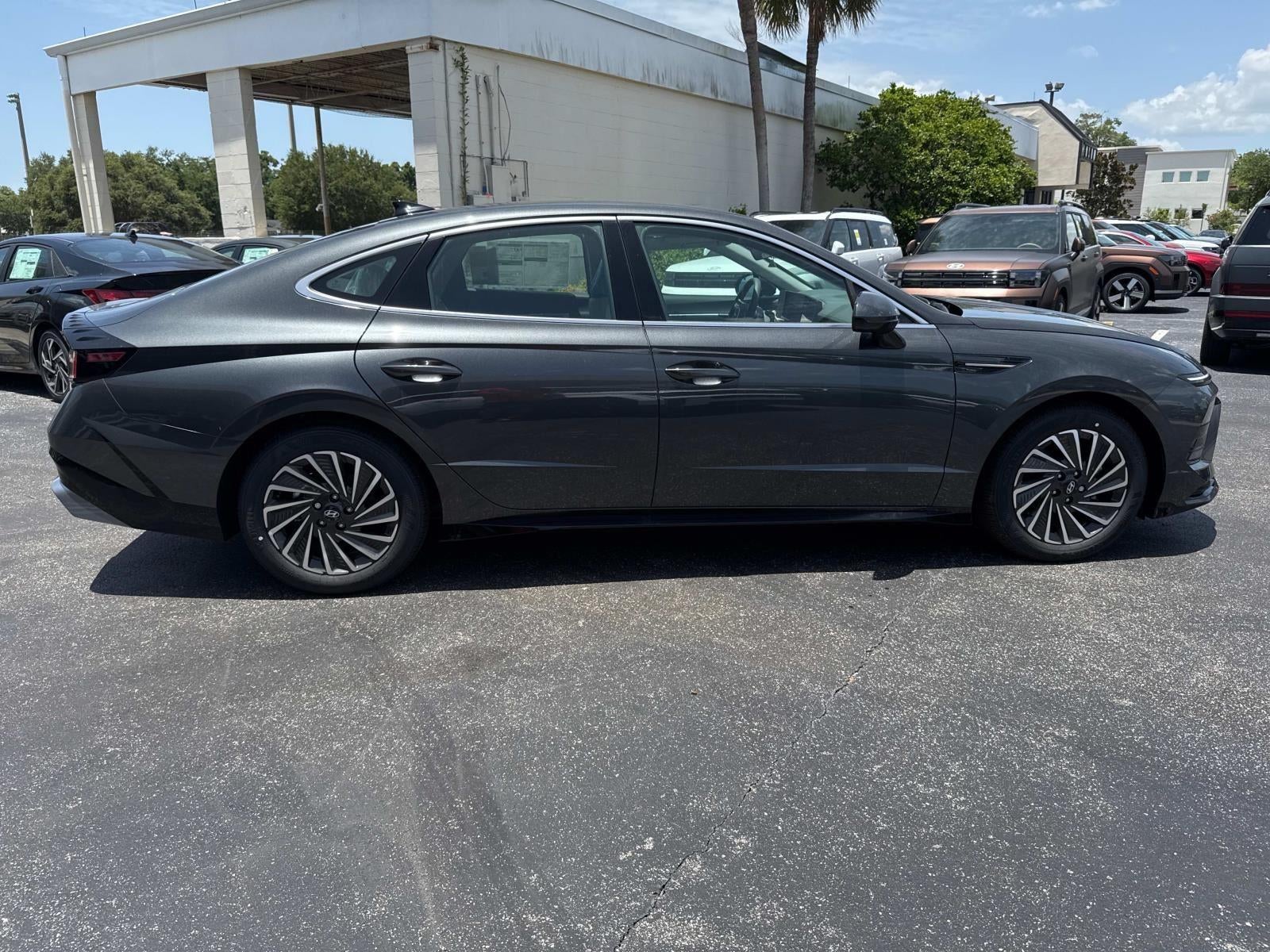 2025 Hyundai SONATA HYBRID SEL