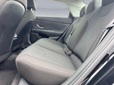 2022 Hyundai ELANTRA SE