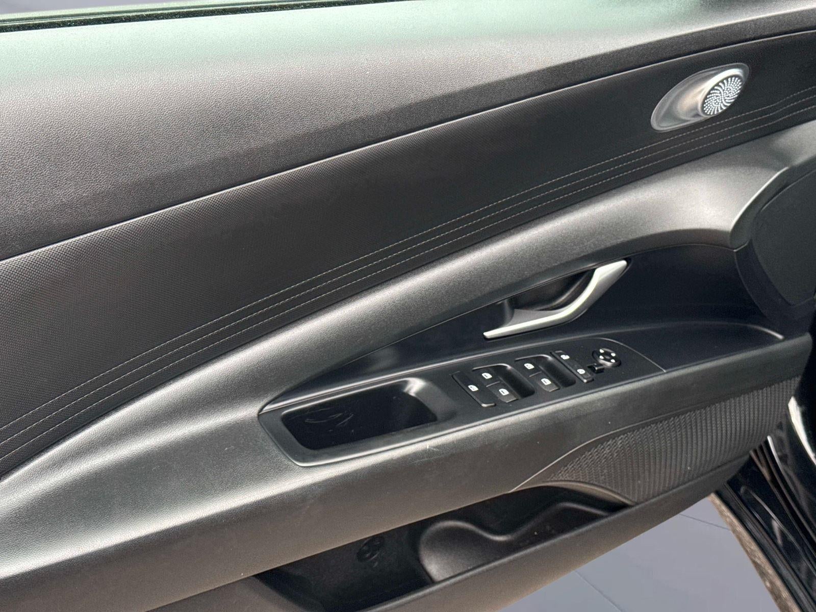 2022 Hyundai ELANTRA SE