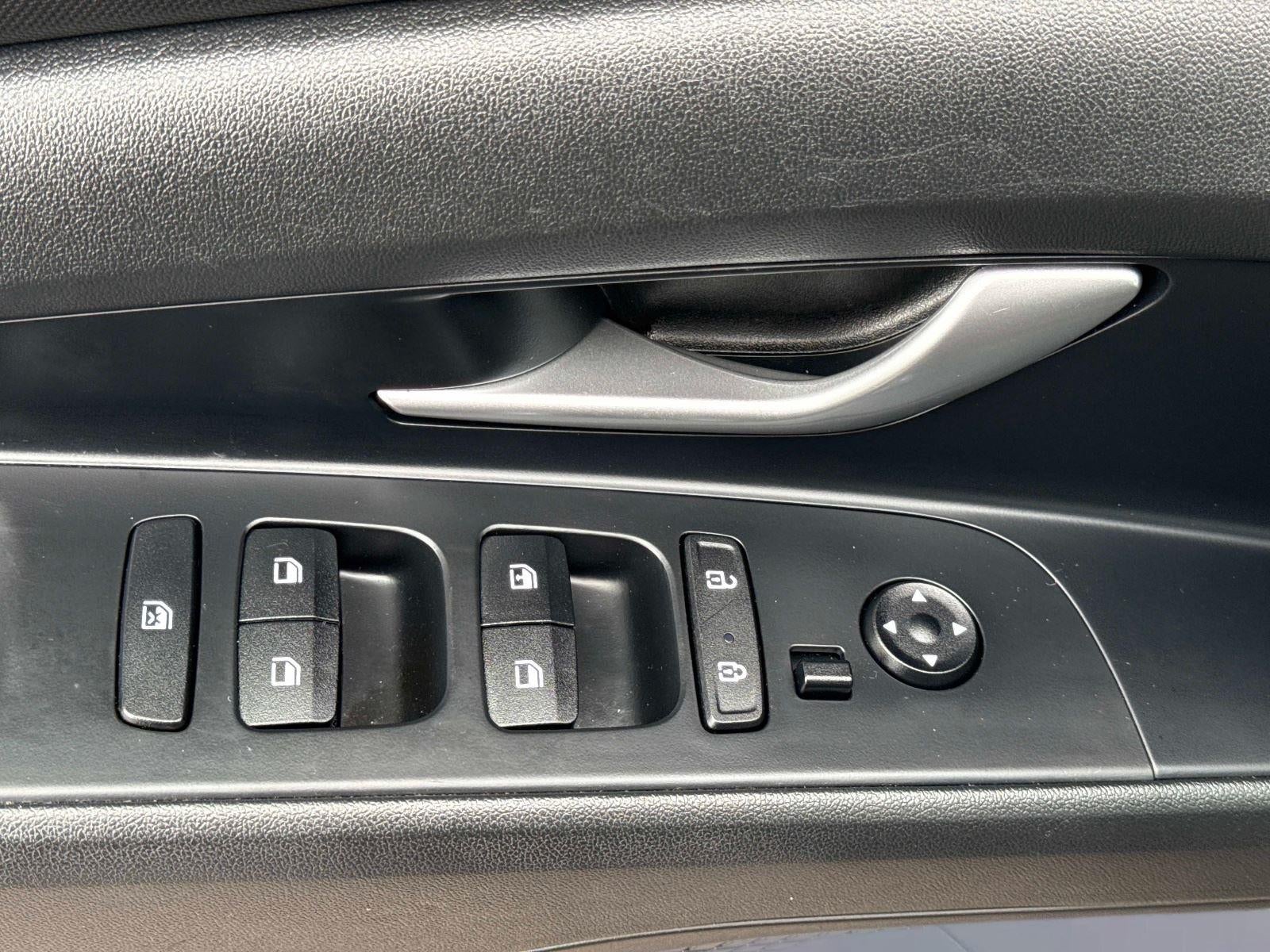 2022 Hyundai ELANTRA SE