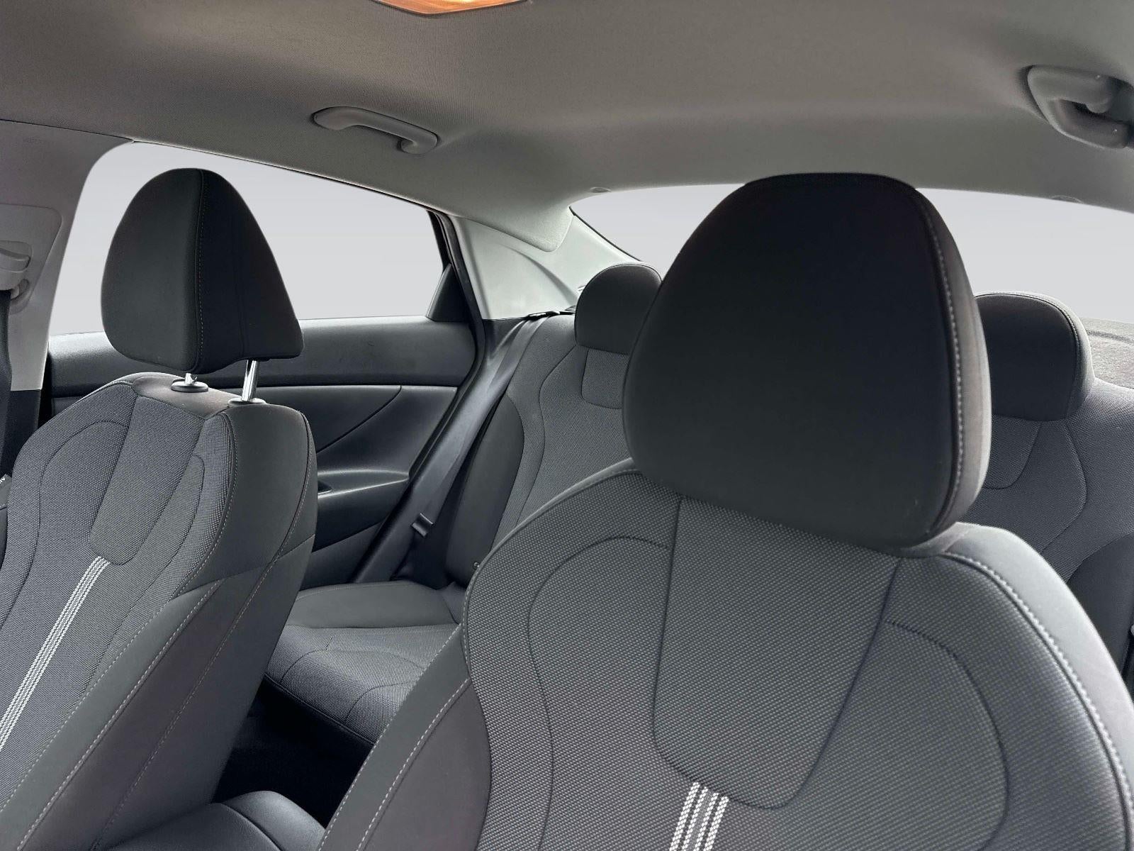 2022 Hyundai ELANTRA SE